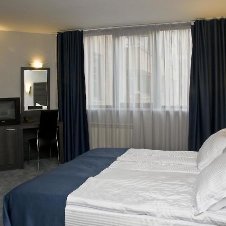 Hotel 4 Zona Sofia Buitenkant foto