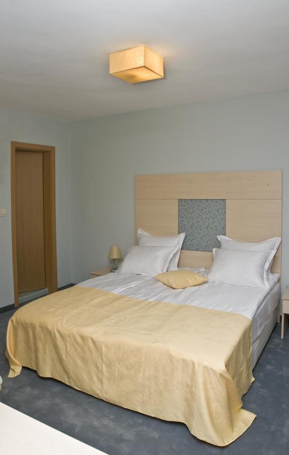 Hotel 4 Zona Sofia Buitenkant foto