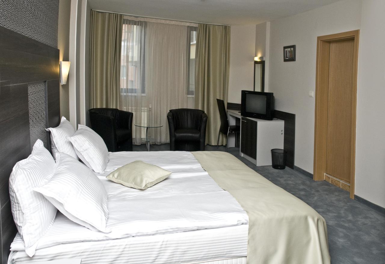 Hotel 4 Zona Sofia Buitenkant foto