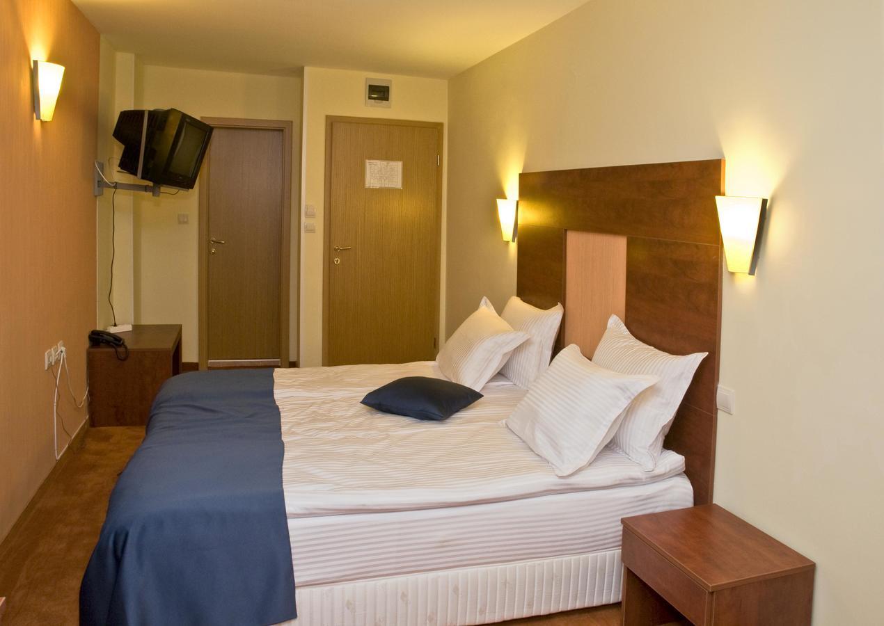 Hotel 4 Zona Sofia Buitenkant foto