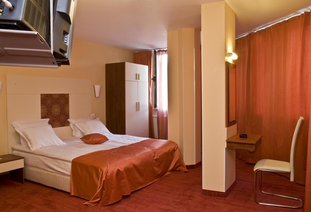 Hotel 4 Zona Sofia Buitenkant foto