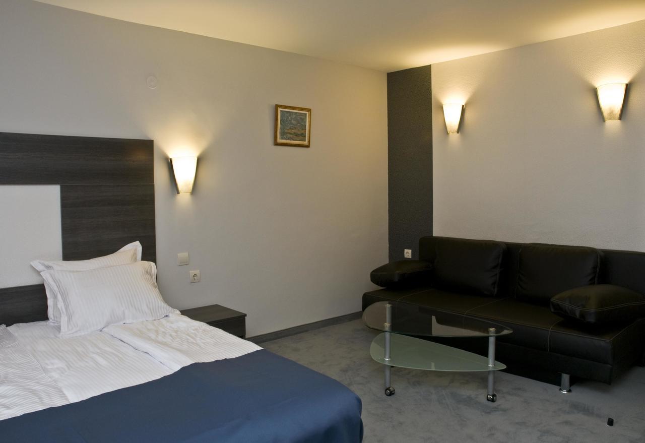 Hotel 4 Zona Sofia Buitenkant foto