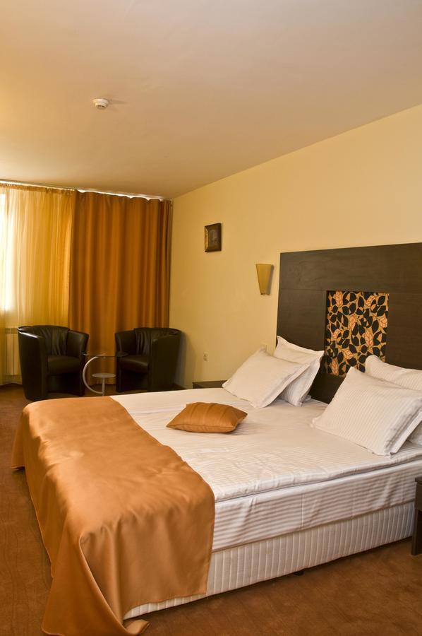 Hotel 4 Zona Sofia Buitenkant foto